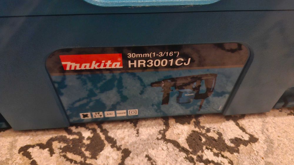 Młot Makita hr3001cj