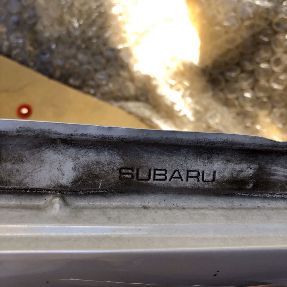 Крило на Subaru продам