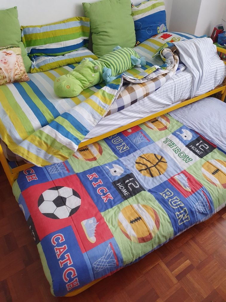 Cama dupla com gaveta + colchoes