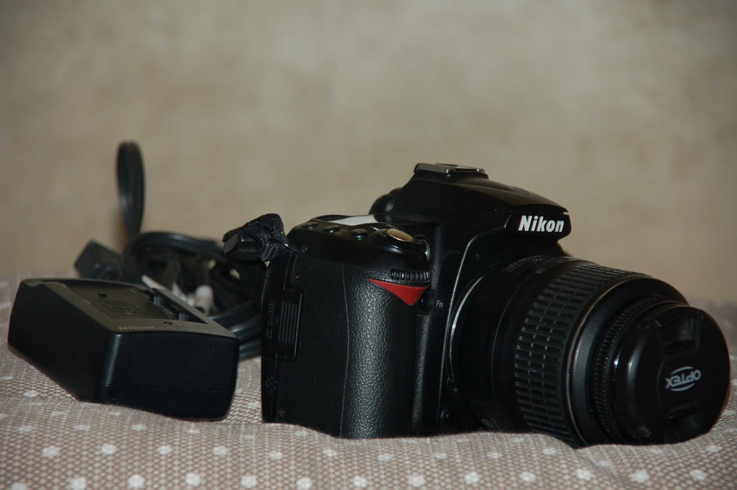 Продам дзеркальний фотоапарат nikon d90 kit 18-55