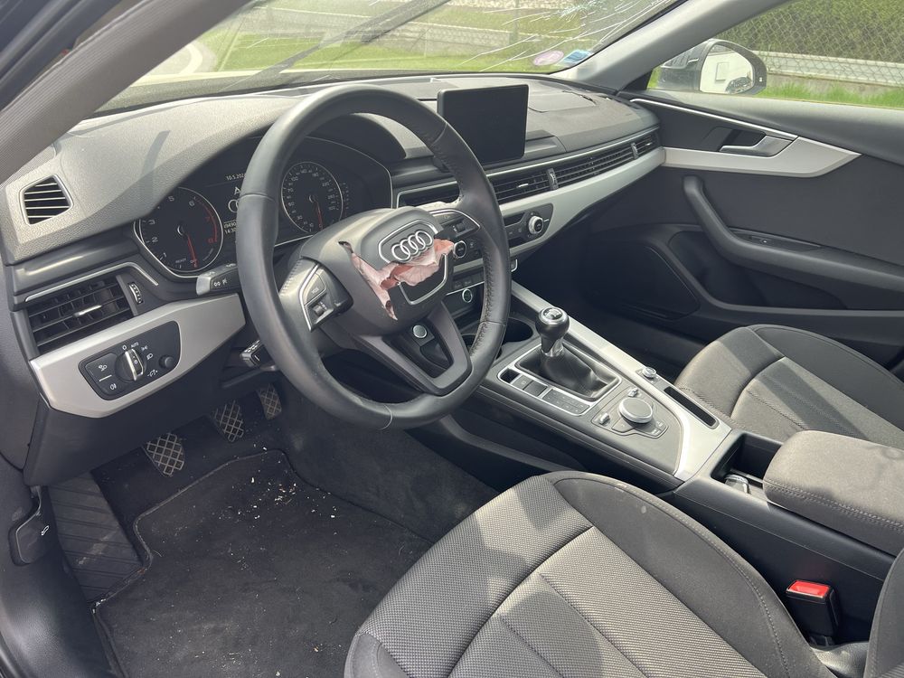 Audi A4 2.0 benzyna 35 TFSI niski przebieg