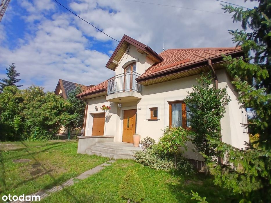 Dom wolnostojący z garażem w centralnym punkcie Łomianek. Okazja !