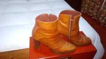 Botas de senhora em tom mel estado novo nº 37