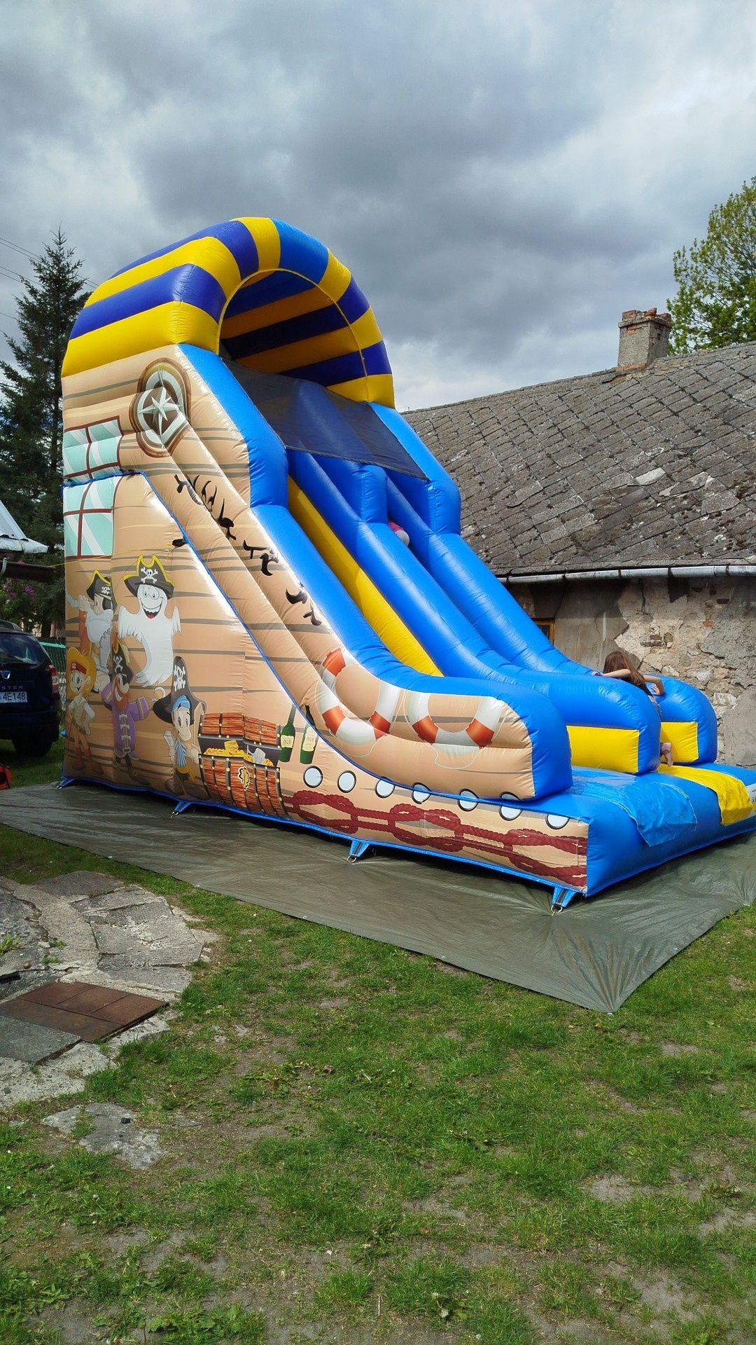 Wynajem zjeżdżali dmuchanych