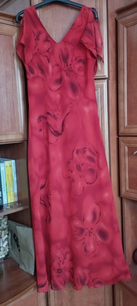 Czerwona sukienka na specjalne okazje w rozmiarze XXL