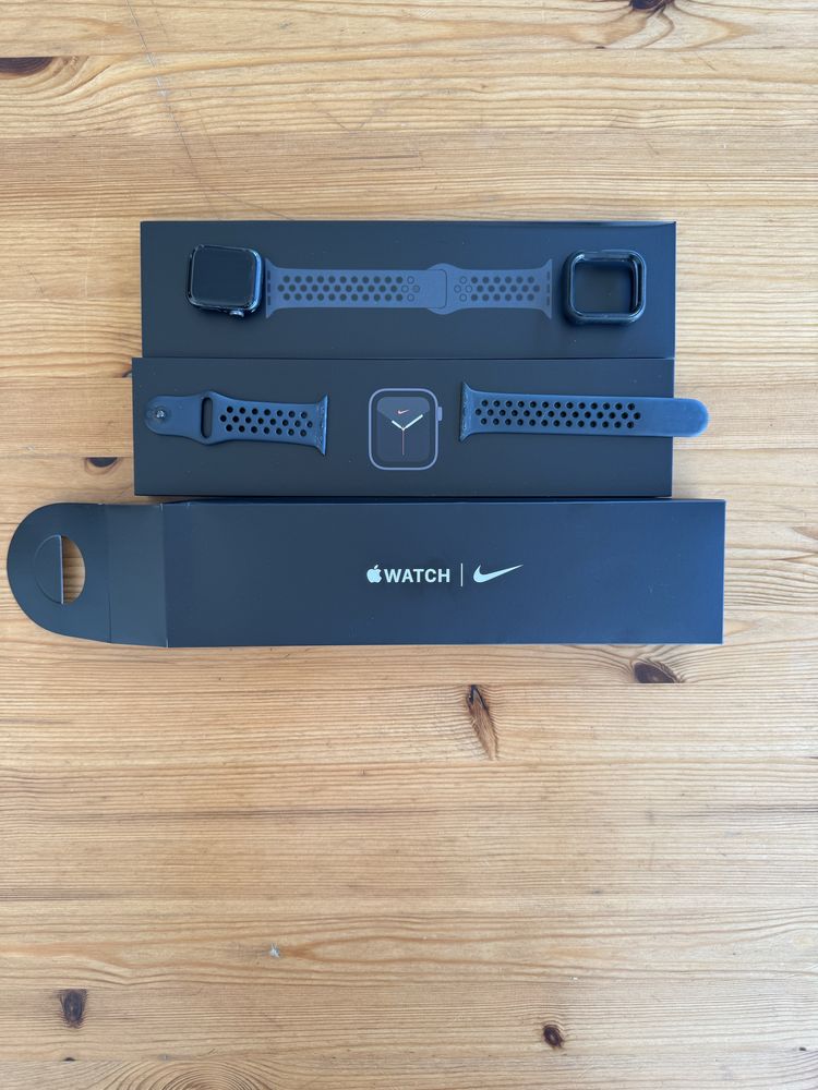 Apple watch SE 2020 40 mm Nike Edition - com fatura da iStore