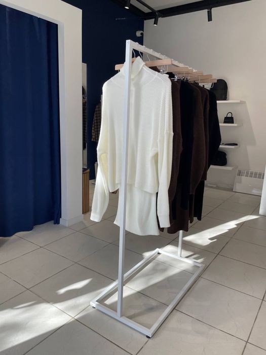 Стійка для одягу