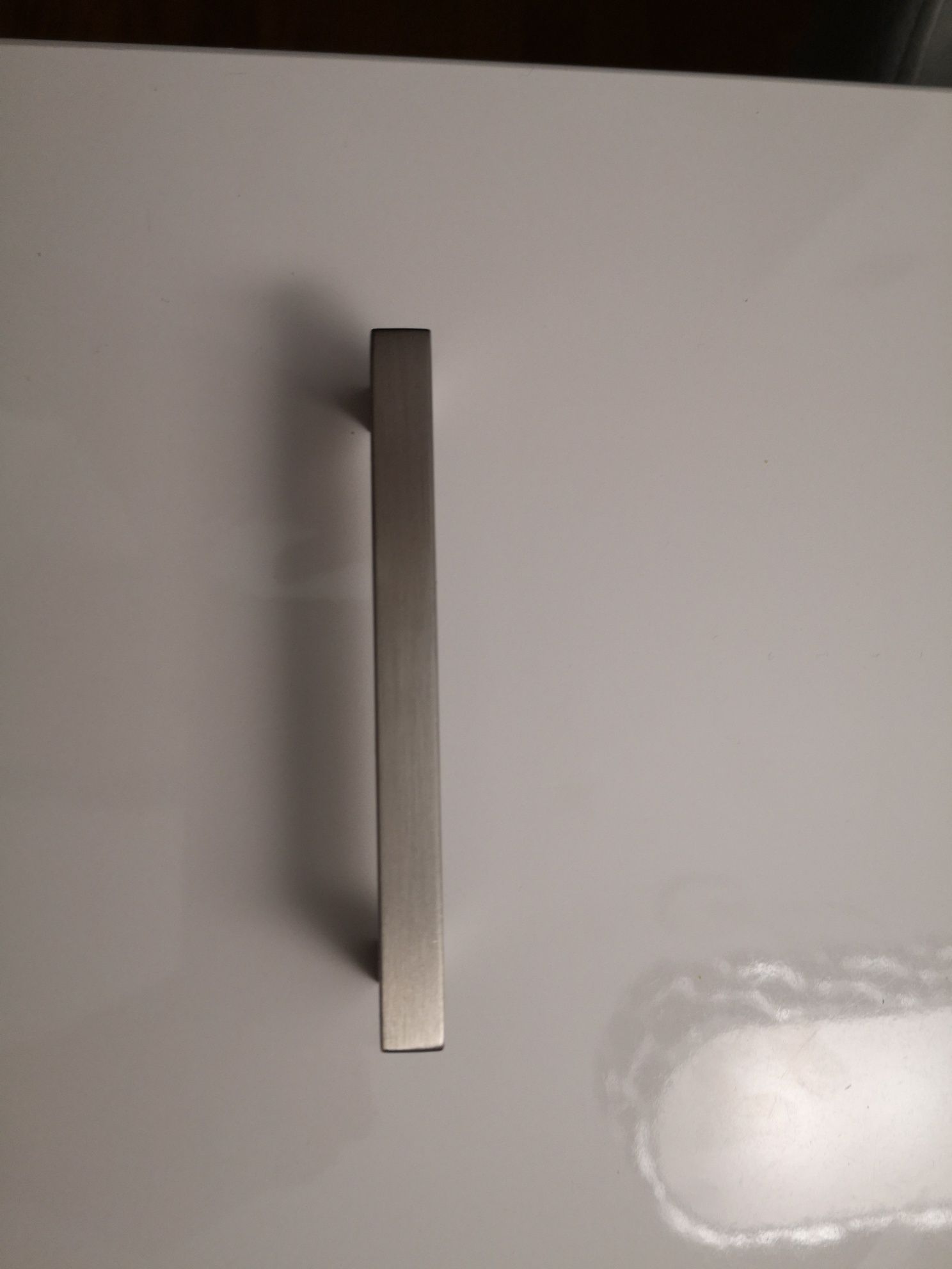 Nowe  metalowe uchwyty dł. 9.8 cm