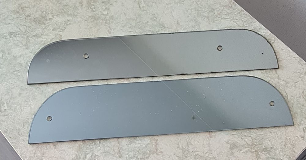 Полочка для дзеркала в ванну кімнату