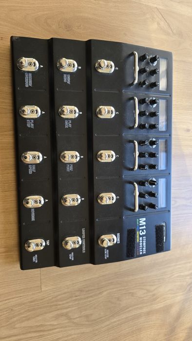 Pedaleira Line 6 M13