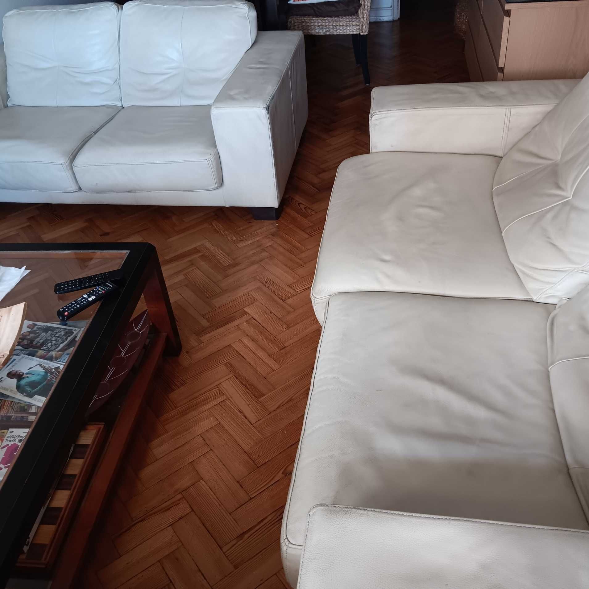 Conjunto  de 2 sofás em pele branca Chateau D'Ax