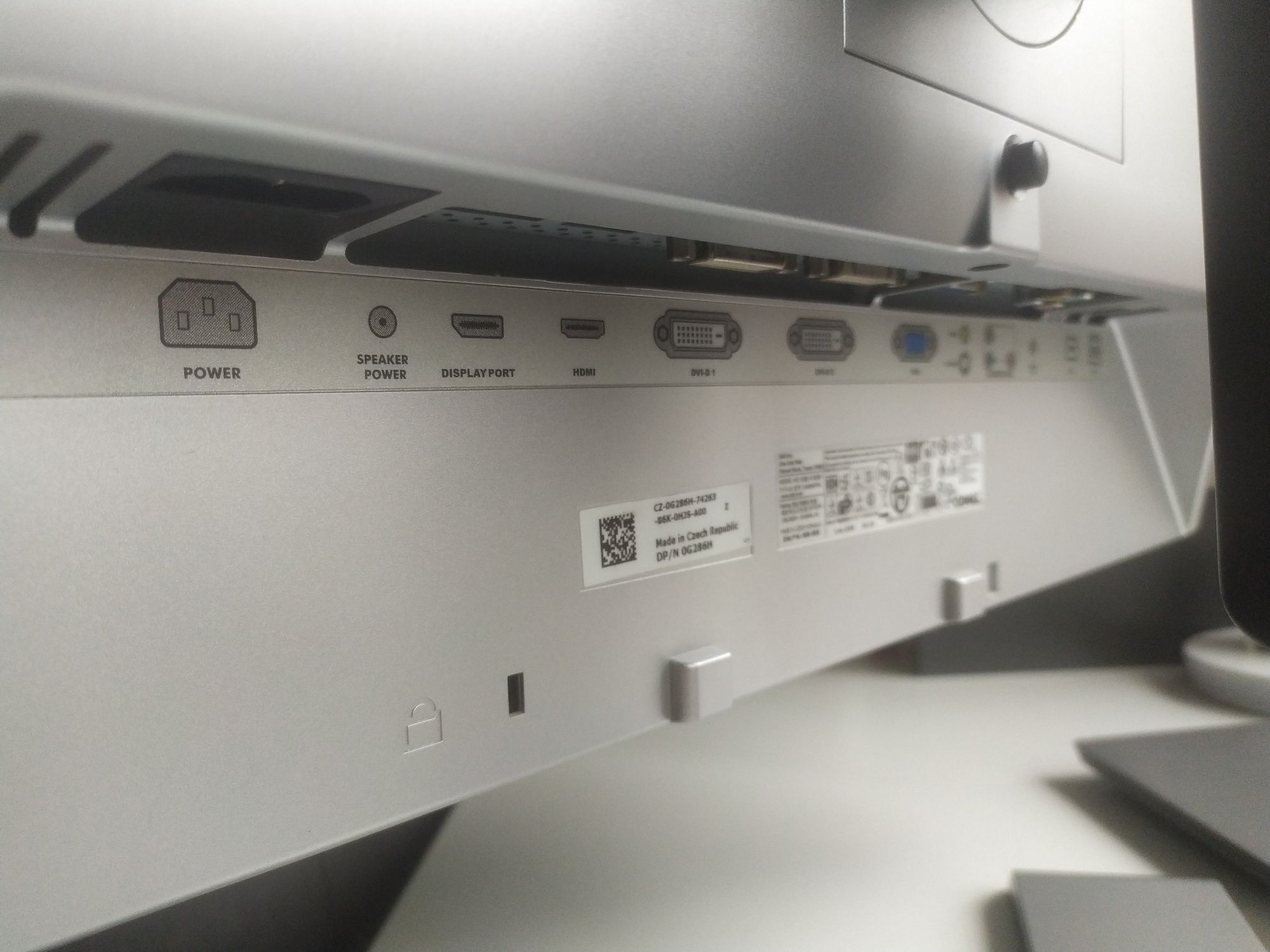 Монитор Dell. Model 2408 WFPb