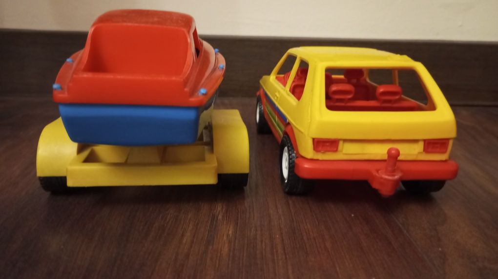 WADER DDR Volkswagen Golf z przyczepą i łodzią