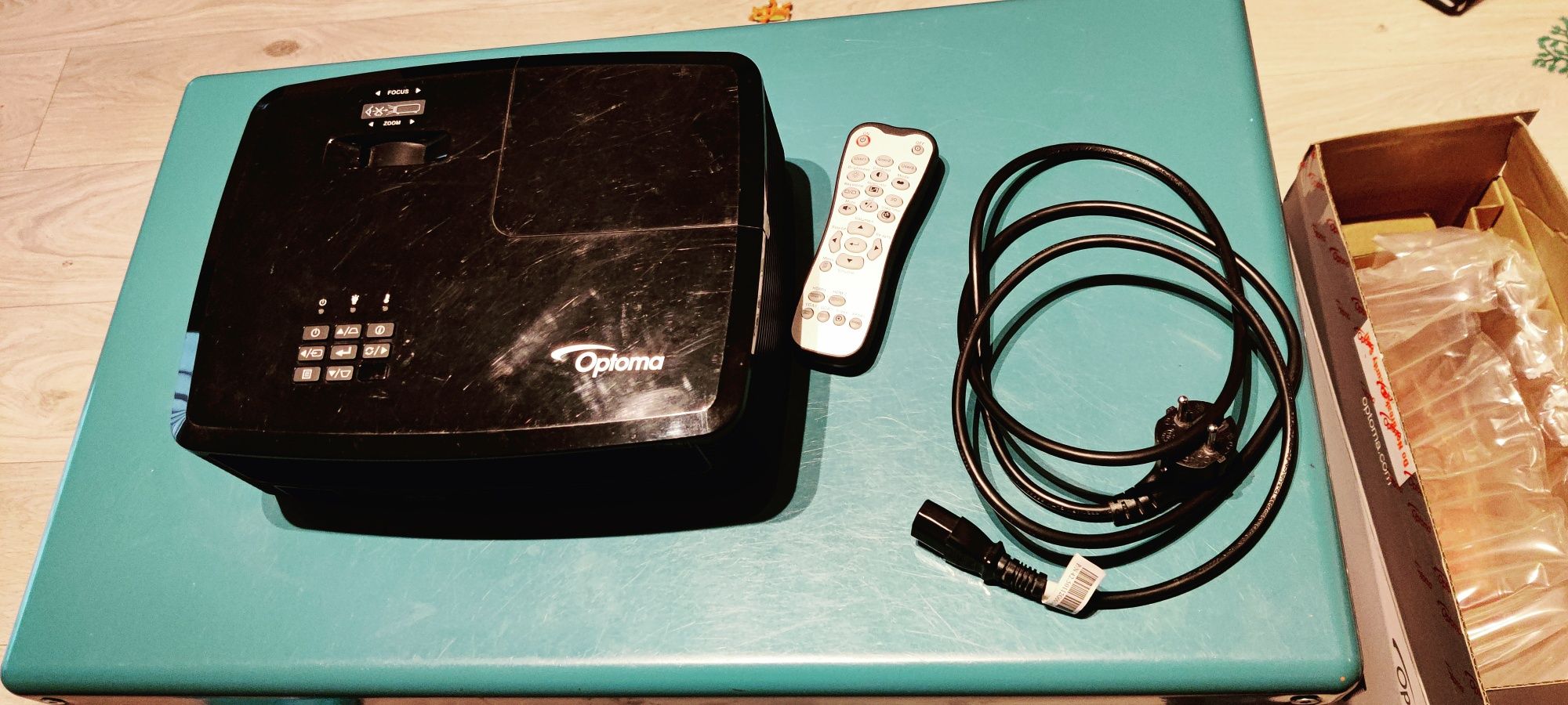 Projektor Oproma 142X DLP