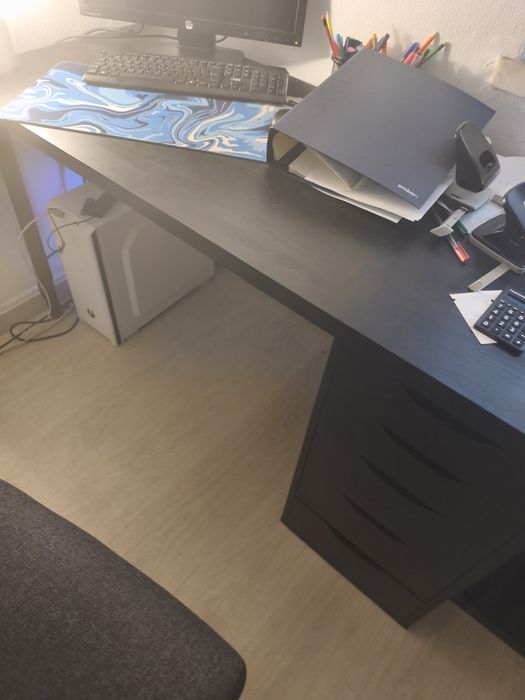 Secretaria com módulo de gavetas