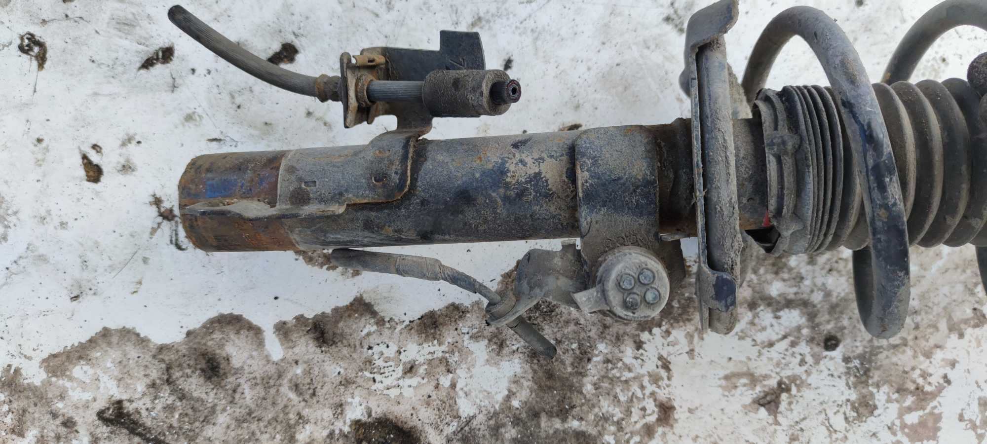 Mazda III 3 BK 1.6 CITD McPherson Amortyzator Sprężyna Prawy Przedni