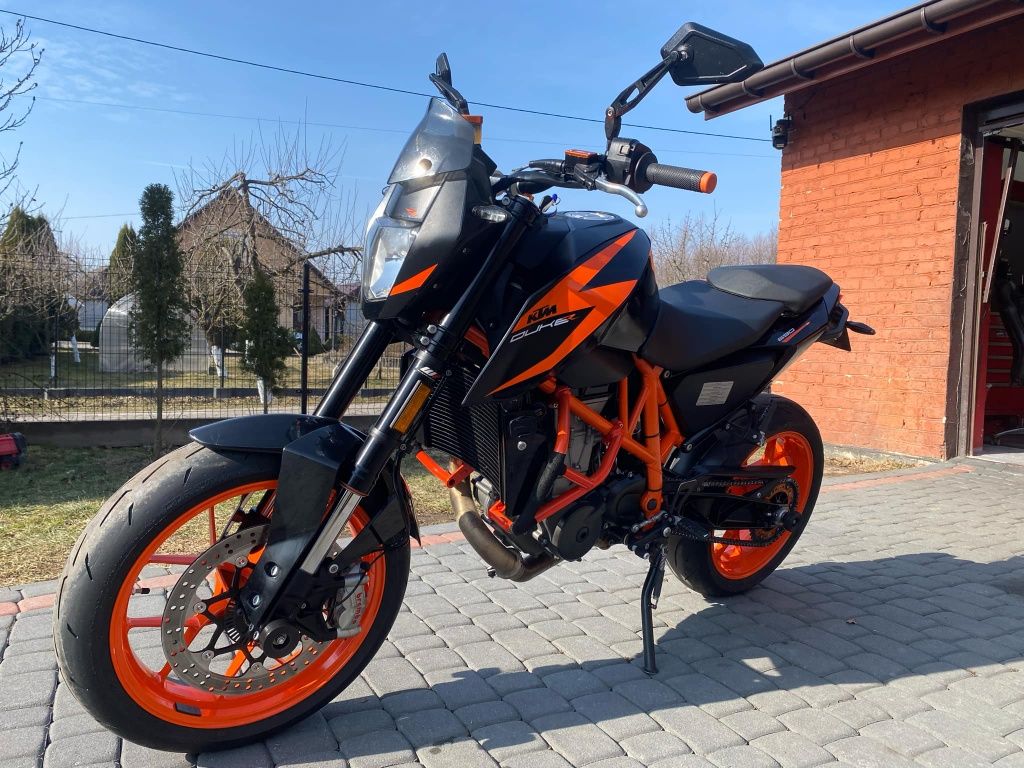 KTM 690 Duke R doinwestowany