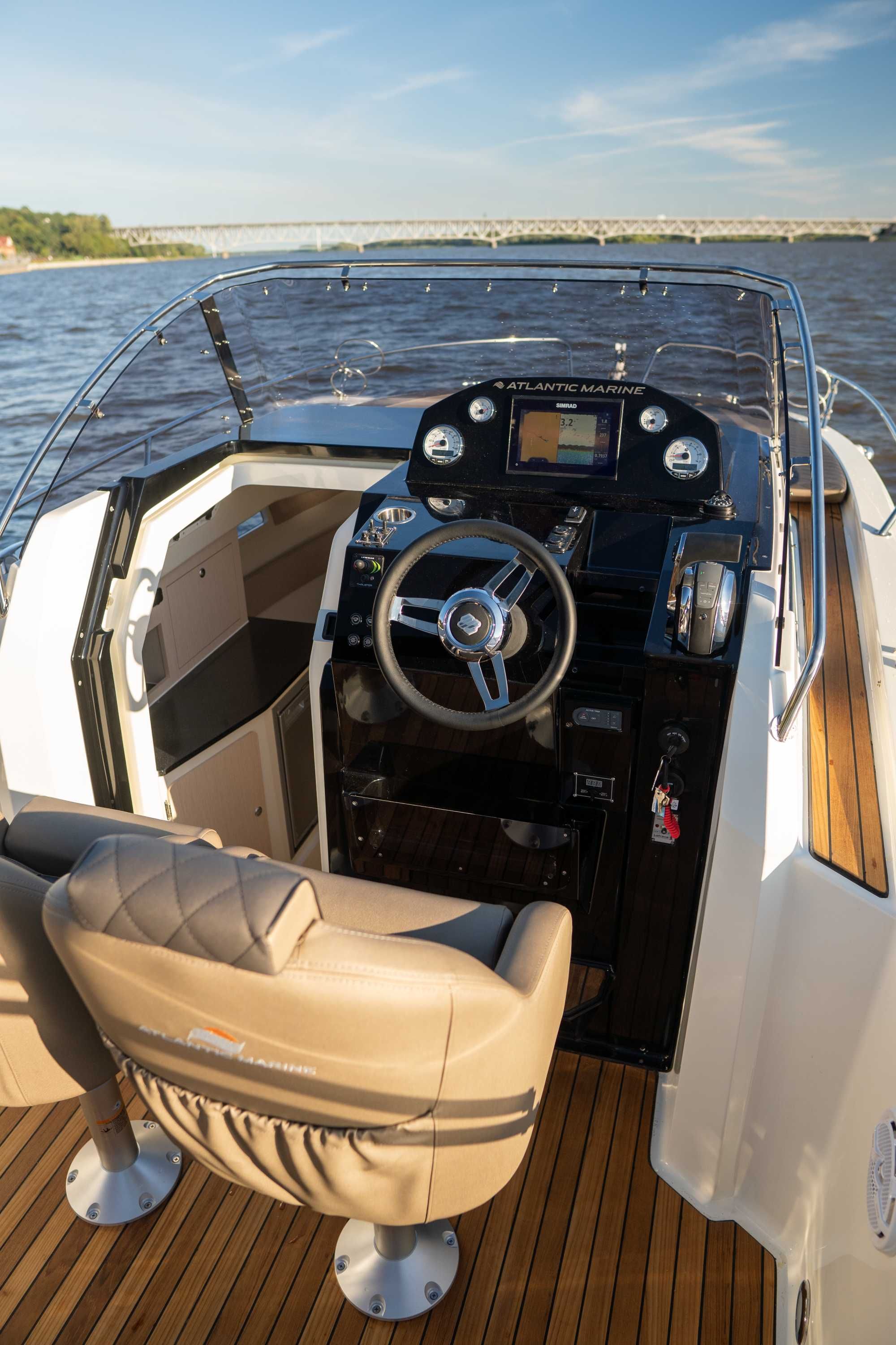 Nowa łódź motorowa Atlantic Marine 730 Sun Cruiser 9 osobowa 300 KM