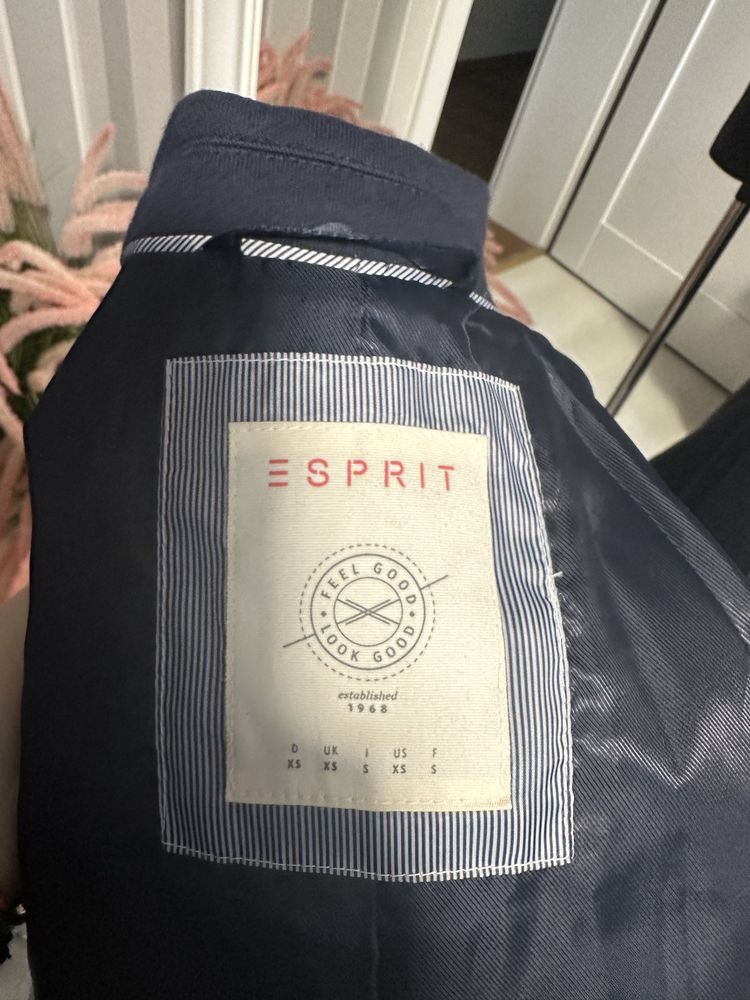 Esprit płaszcxyk granatowy w rozmiarze XS/S