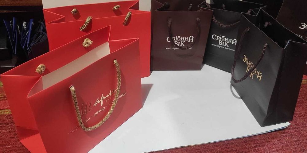 Паперові подарункові пакети і коробочки, мішечок