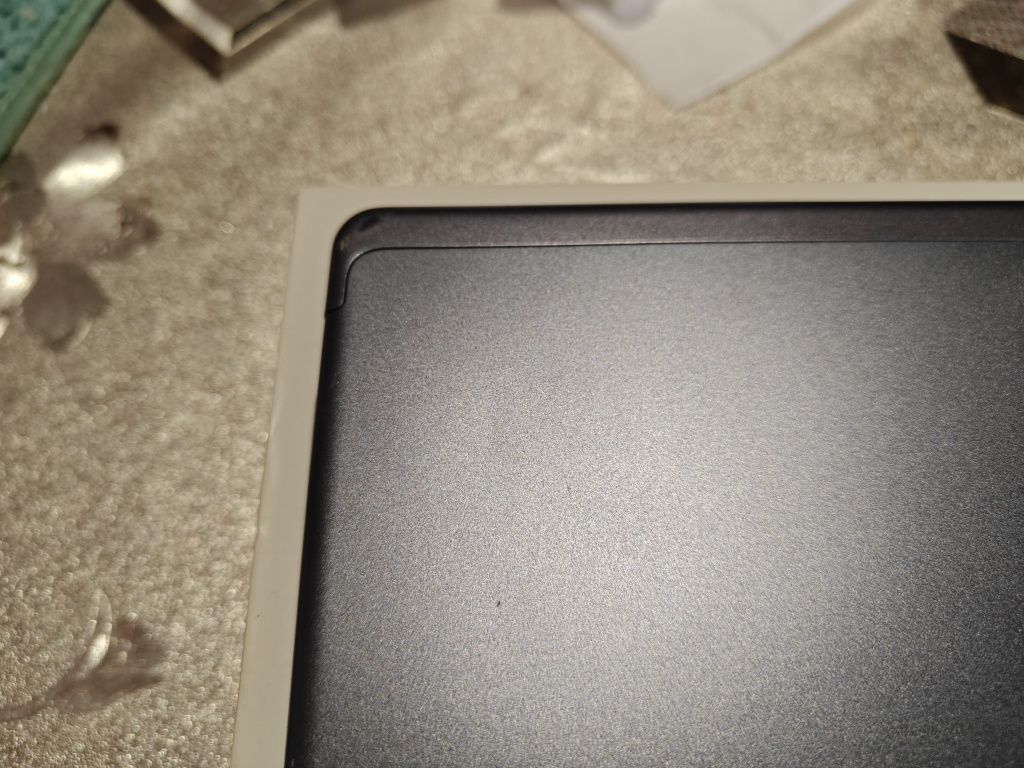 Продам планшет Samsung SM-T505 LTE