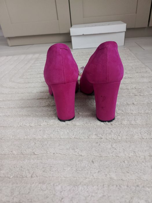 Czółenka  kolor fuksja rozm.39 firmy Rusin Ohbutik skóra zamsz słupek