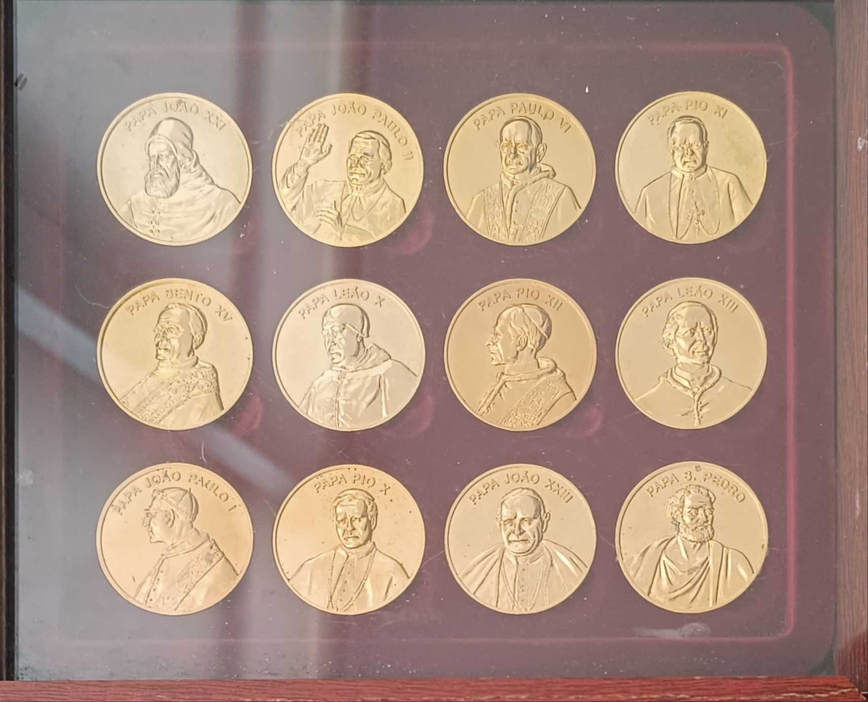 Medalhas dos Papas mais medalhas de Nossa Senhora de Fátima
