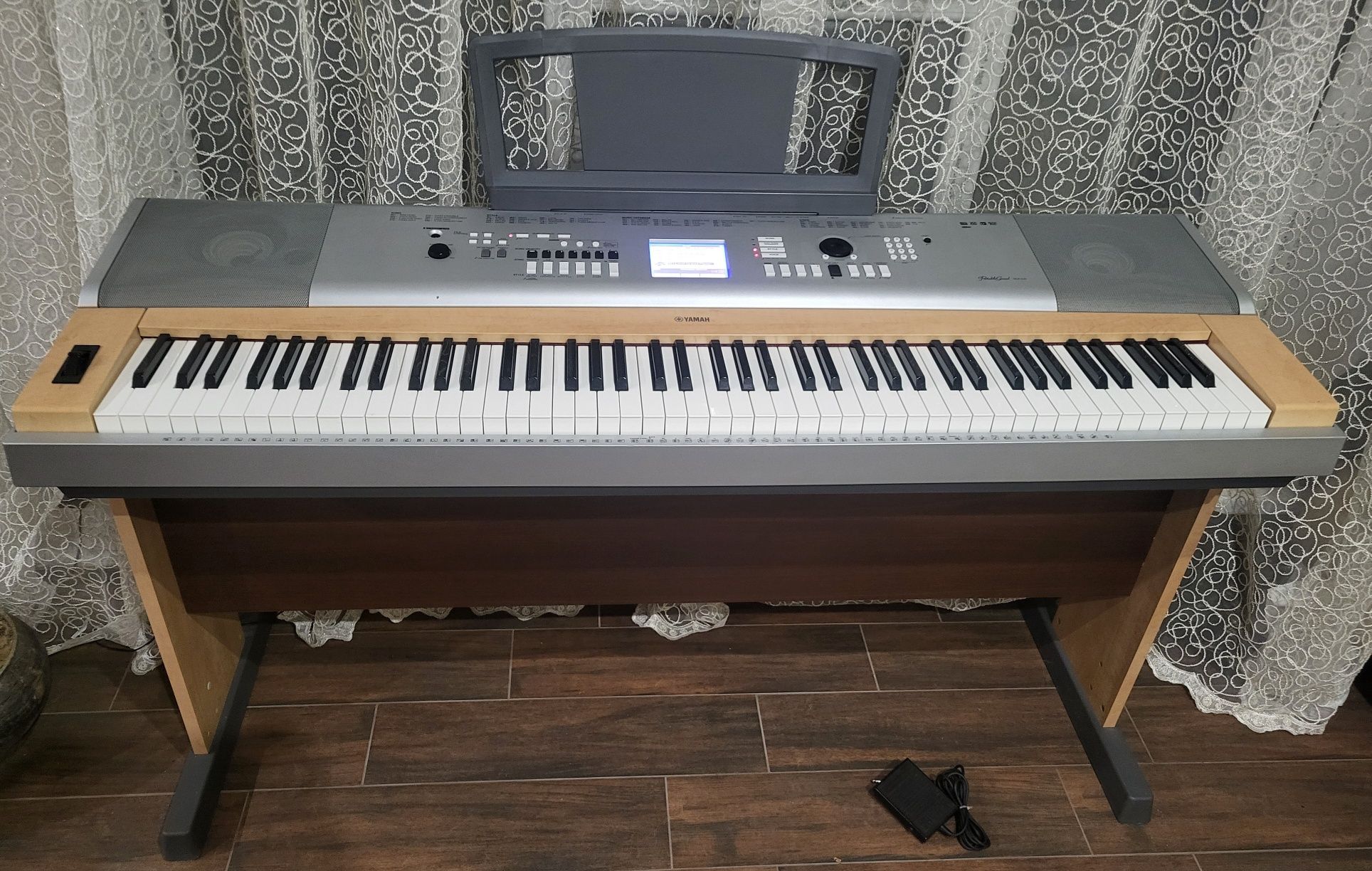 Недорого сценическое цифровое пианино Yamaxa DGX-630