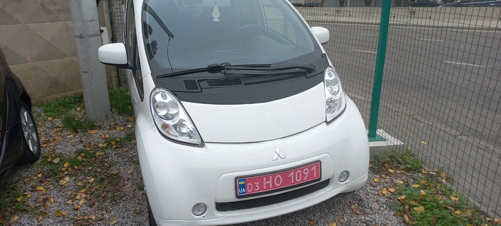 Ниссан       Leaf