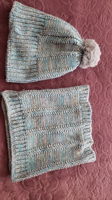 Продам шапочку із хомутом для дівчинки 4-6 років