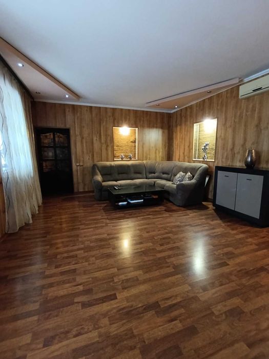 Продам дом в самом центре города . Rn