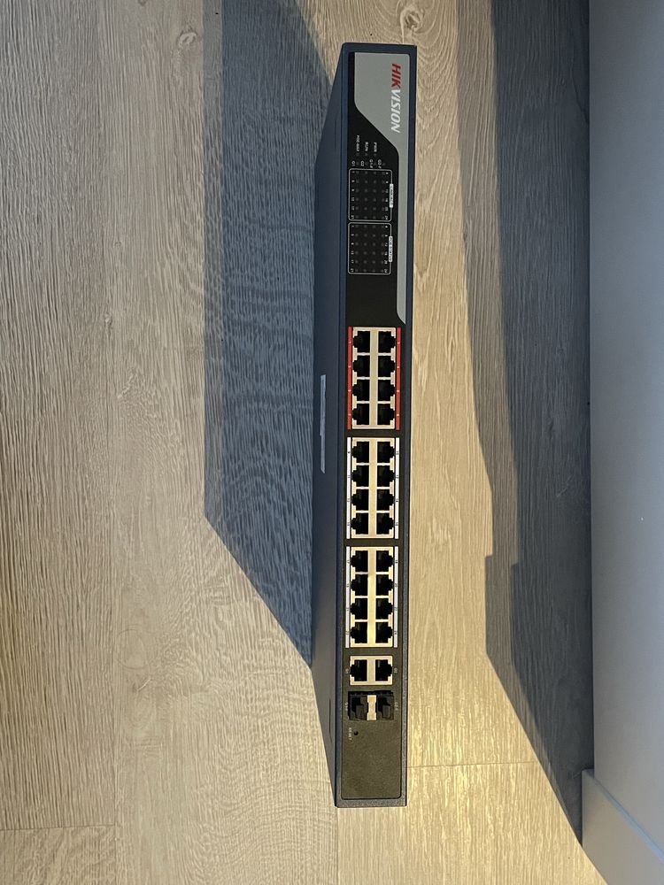 hikvision Switch 24 portowy DS-3E1326P-EI
