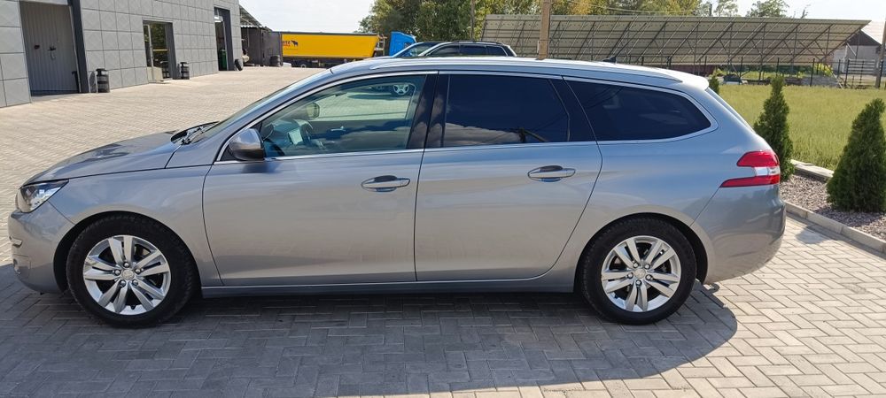 Peugeot 308 2015 року