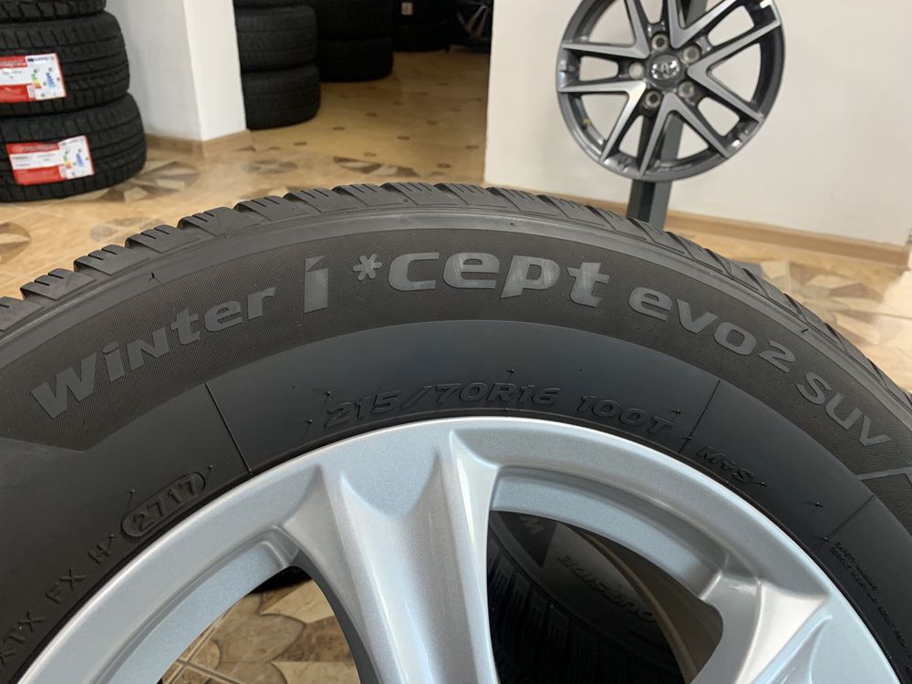 Комплект литих дисків R16 5/114.3 ET45 з шинами 215/70/16 HANKOOK