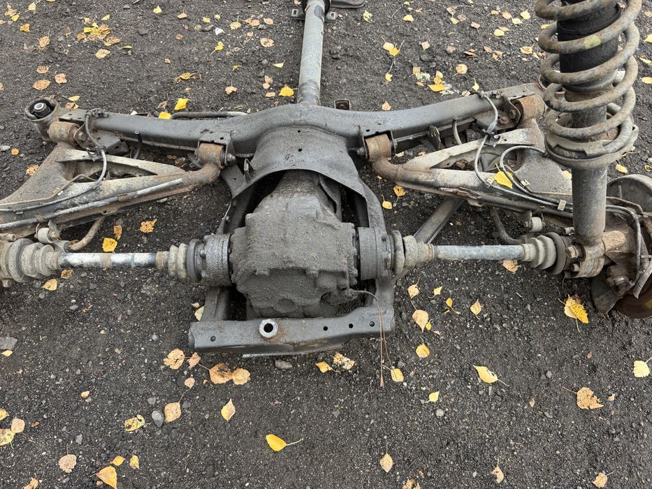 Wozek tylna belka BMW E32 740 V8 Zawieszenie