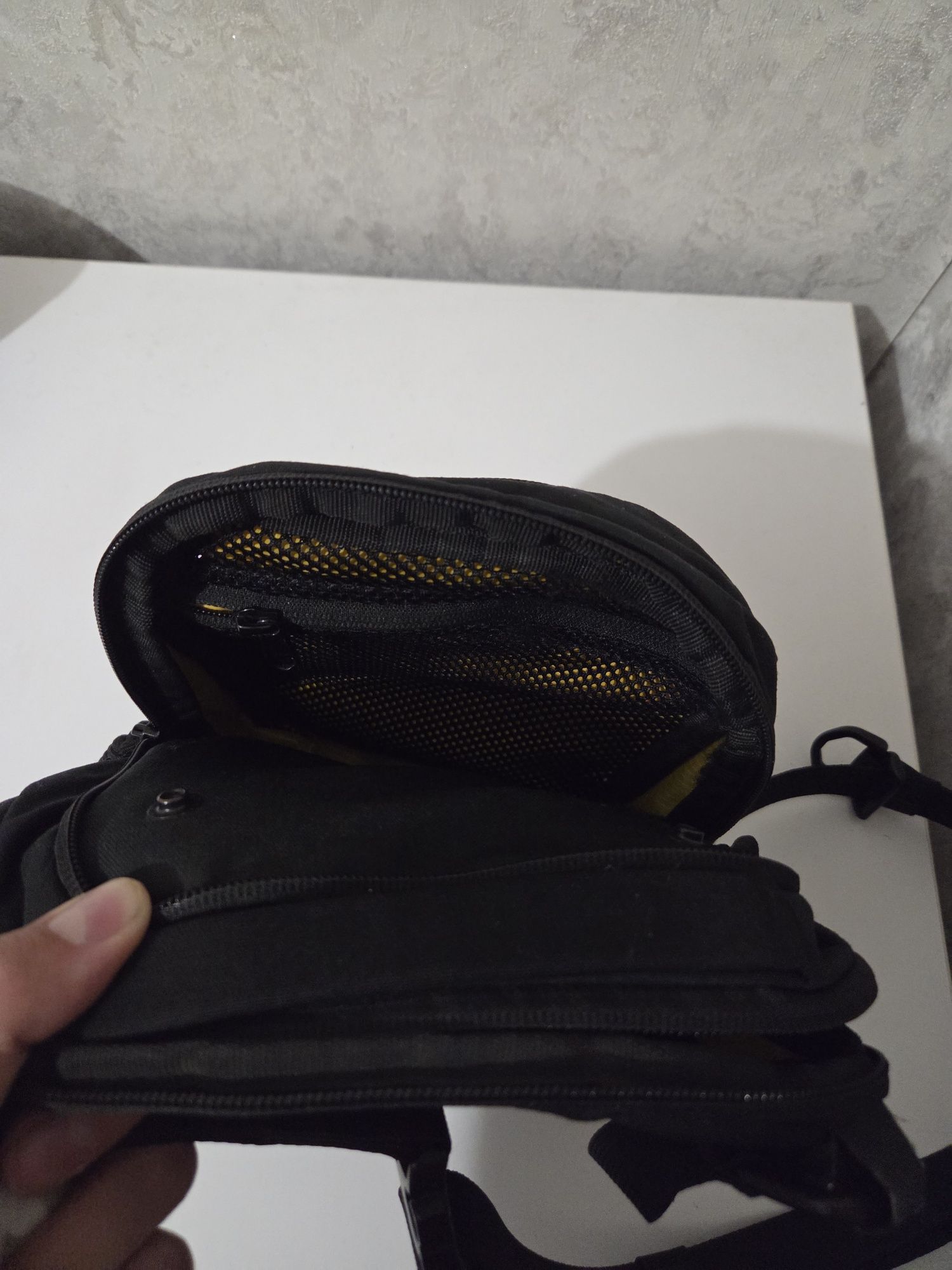 EDB EveryDayBag чорна сумка