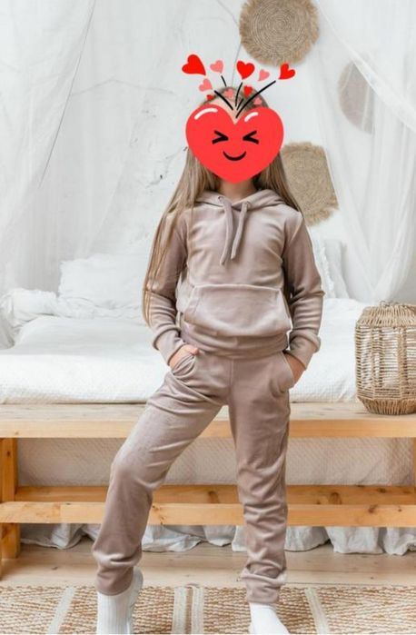 Велюровий костюм на дівчинку 128- 137 р