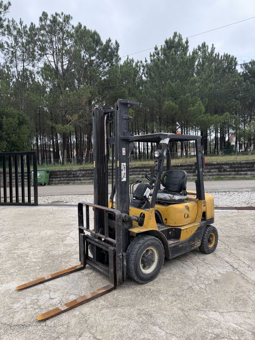Empilhador CAT 2.0t gasóleo