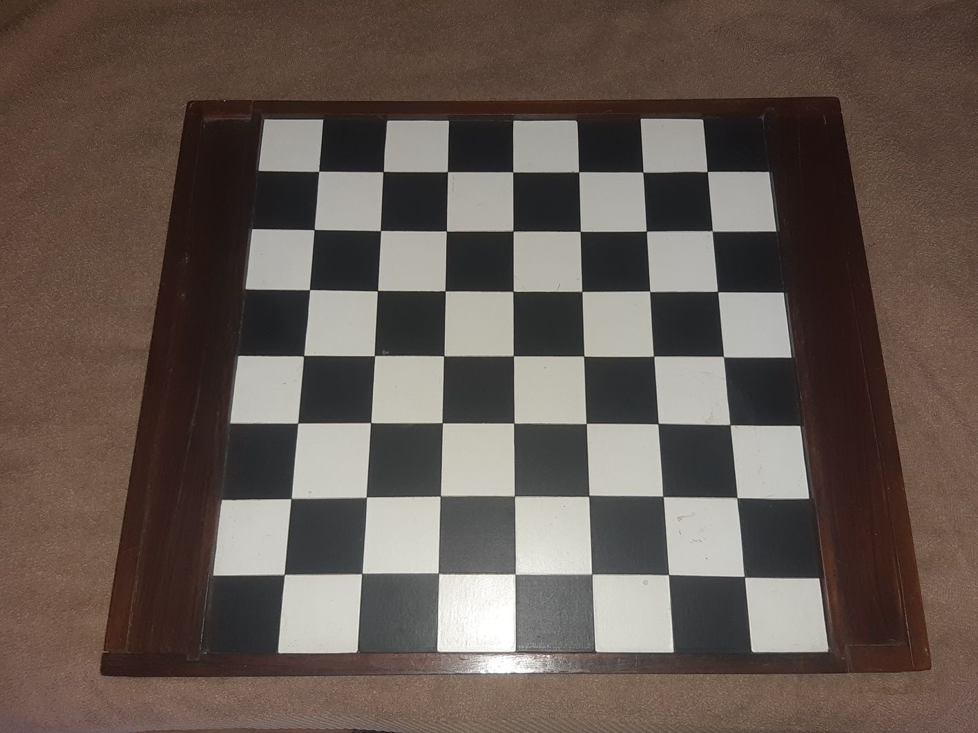 Tabuleiro de jogos feito a mão