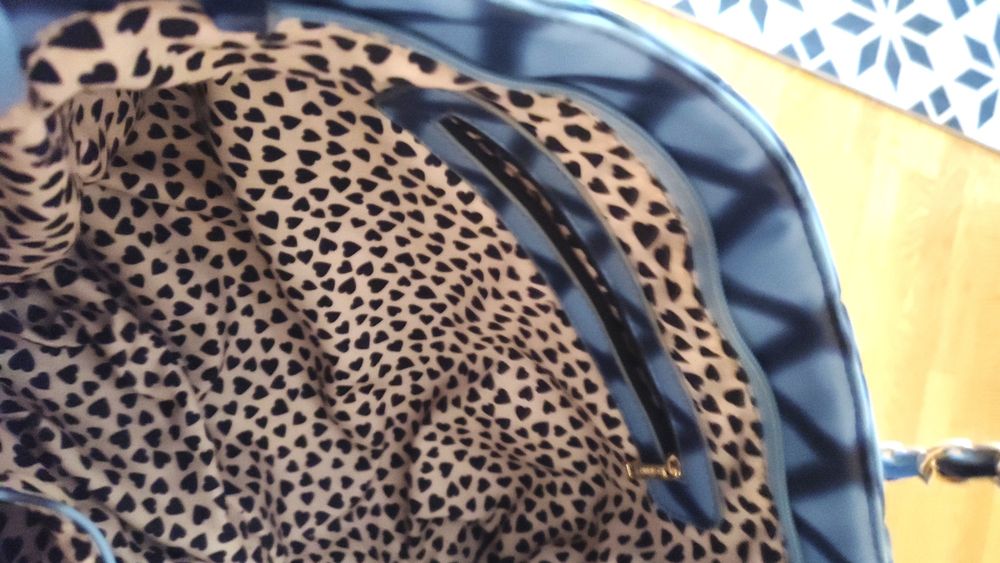 Mala azul de senhora