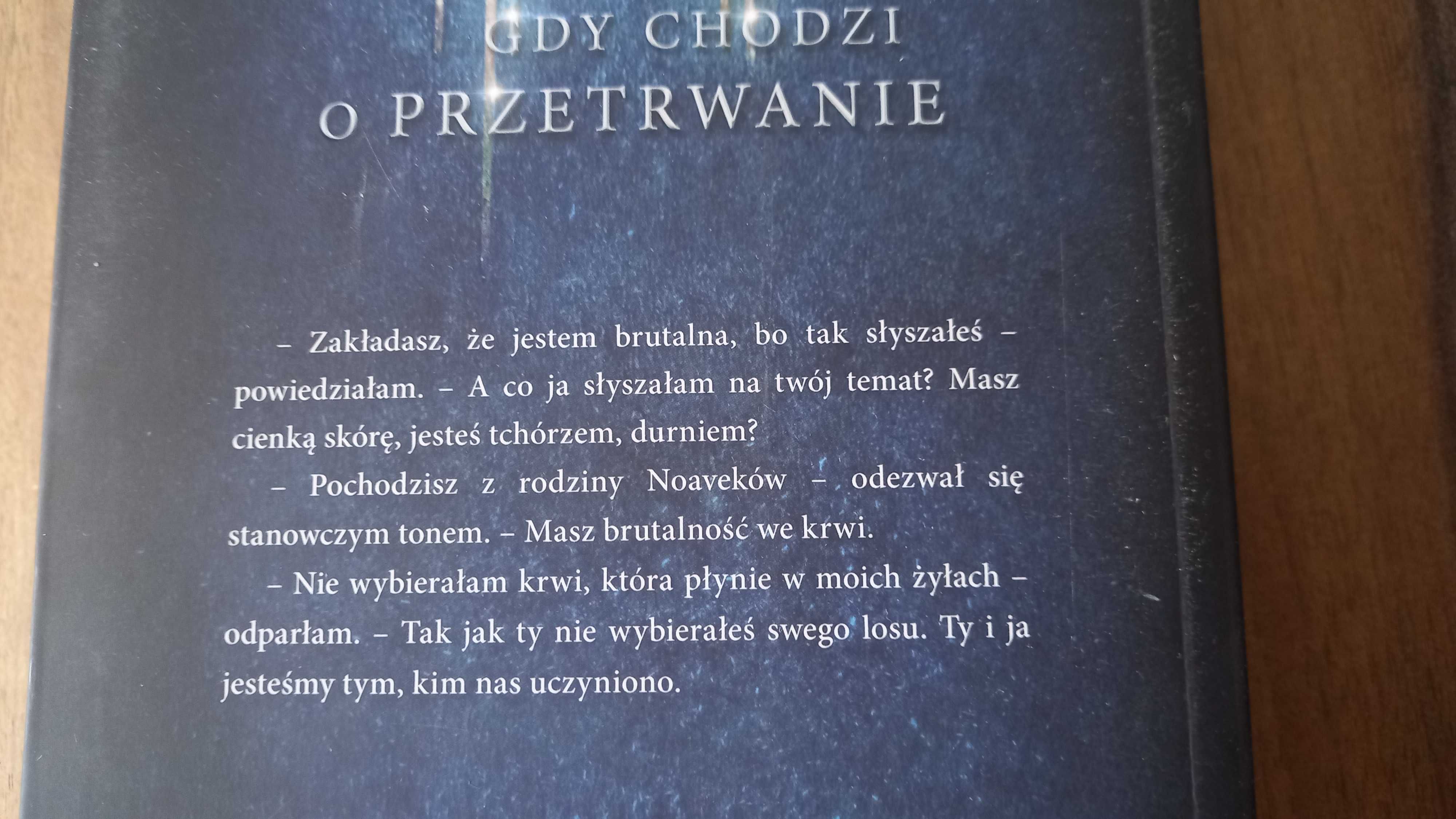 Książka, Naznaczeni śmiercią, Veronica Roth