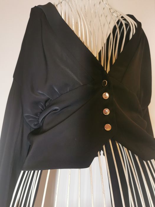 Śliczna bluzka z dekoltem