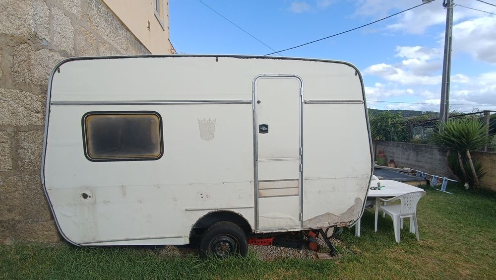 PREÇO ATÉ DIA 17/10 Vendo caravana  tabbert 3.5 MT para restauro.