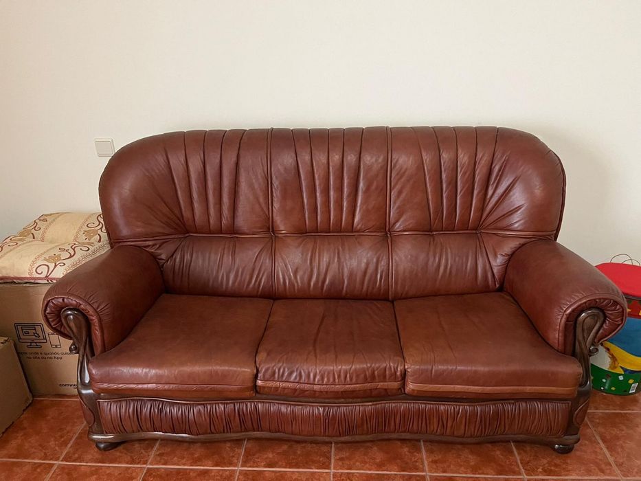 Escritorio + cadeira + conjunto sofas