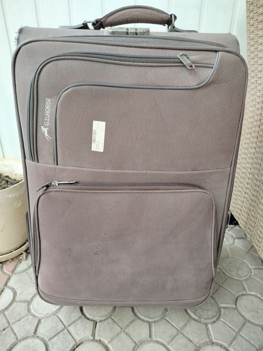 Чемодан дорожный