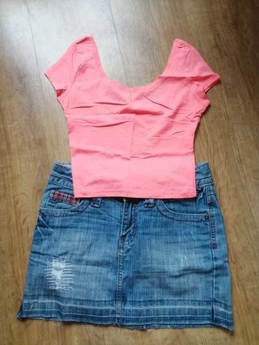 Top neonowy nad pępek