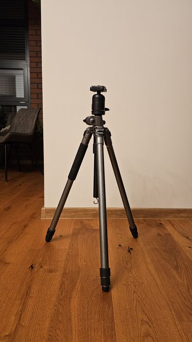 Stabilny statyw Benro + głowica. Duży zakres regulacji