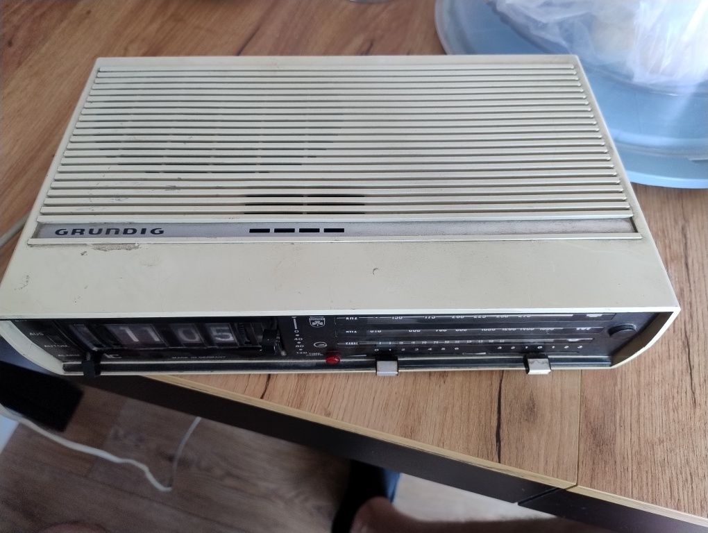 Radio budzik zegar klapkowy Grundig sono-clock 20c