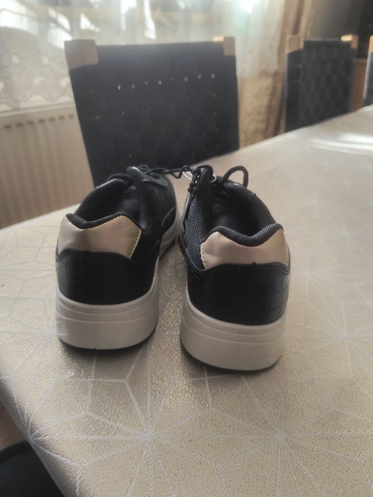 Buty sportowe adidasy rozm. 38