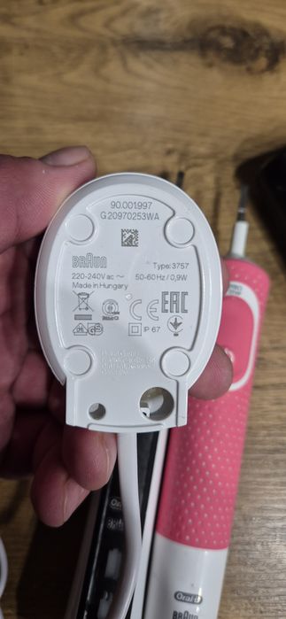 2x  szczoteczka oral b + etui + ładowarka